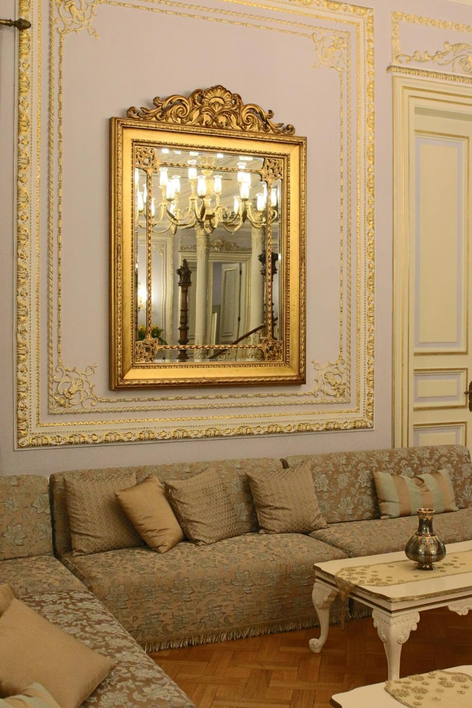 Deluxe Suite Living